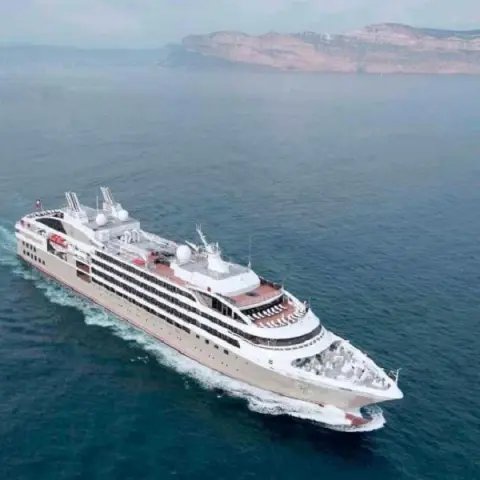 Cruise in the Northland from Longyearbyen aboard Le Lyrial ship with visits to for 8 days
